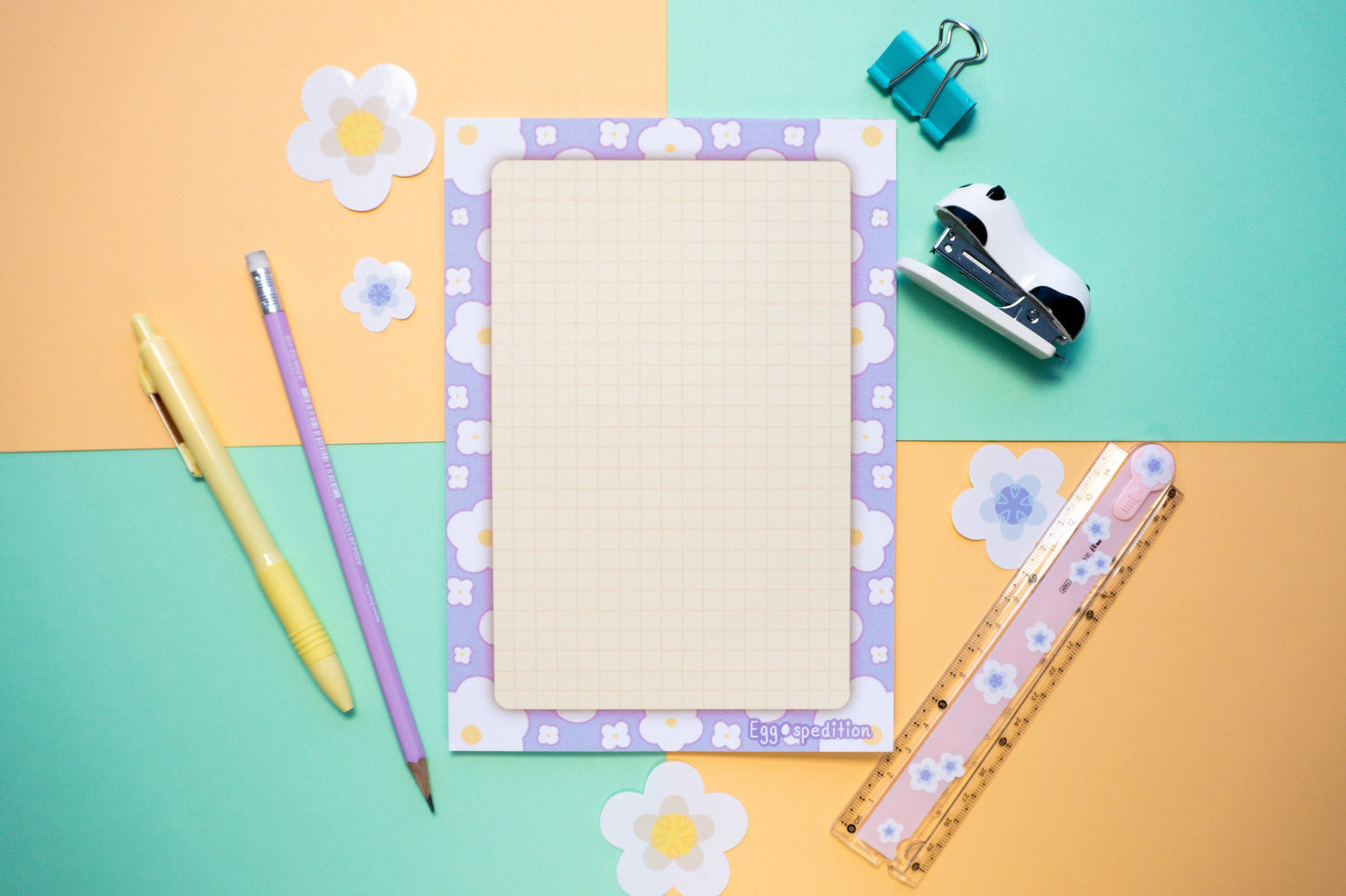 Daisy Field Square Grid Desk Memopad Landscape/Portrait