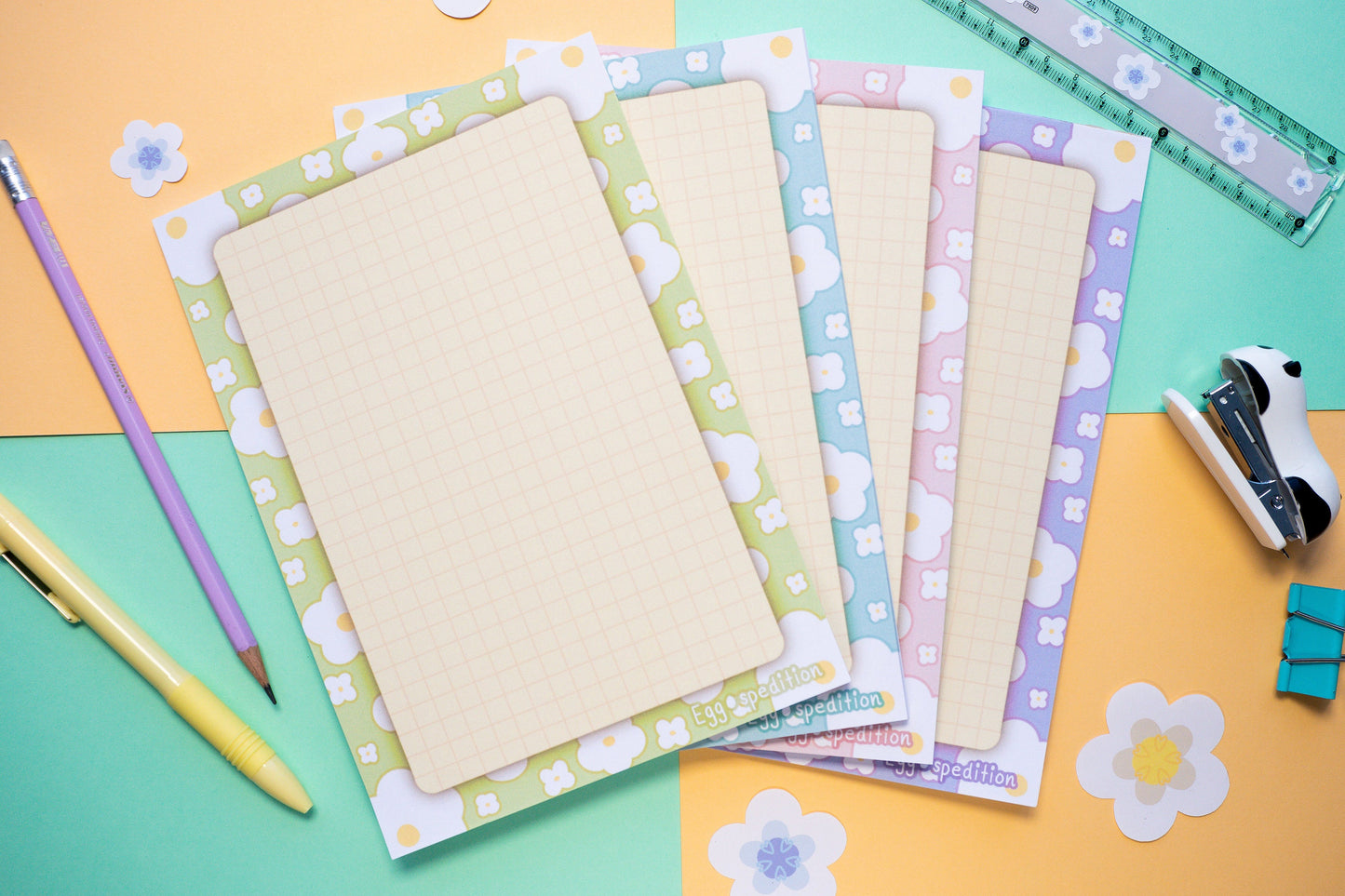 Daisy Field Square Grid Desk Memopad Landscape/Portrait
