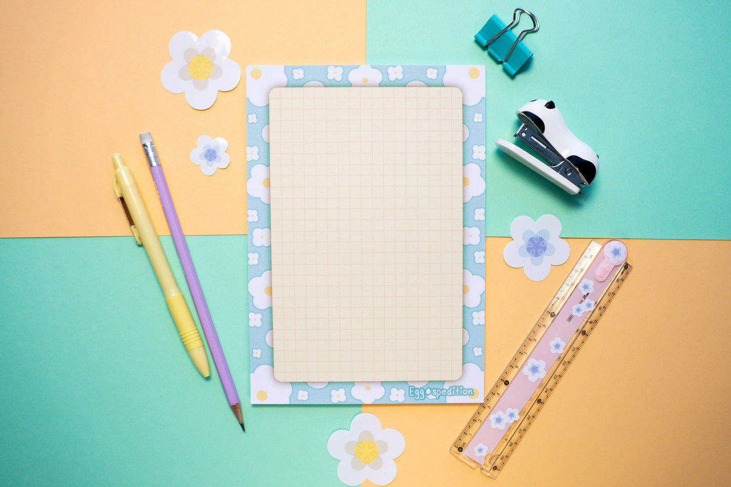 Daisy Field Square Grid Desk Memopad Landscape/Portrait