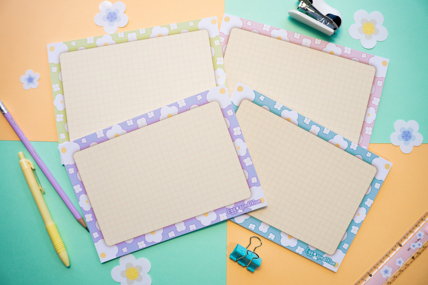Daisy Field Square Grid Desk Memopad Landscape/Portrait