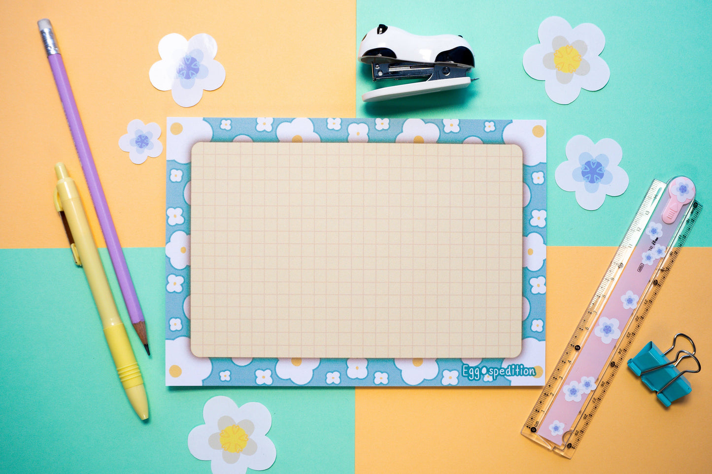 Daisy Field Square Grid Desk Memopad Landscape/Portrait